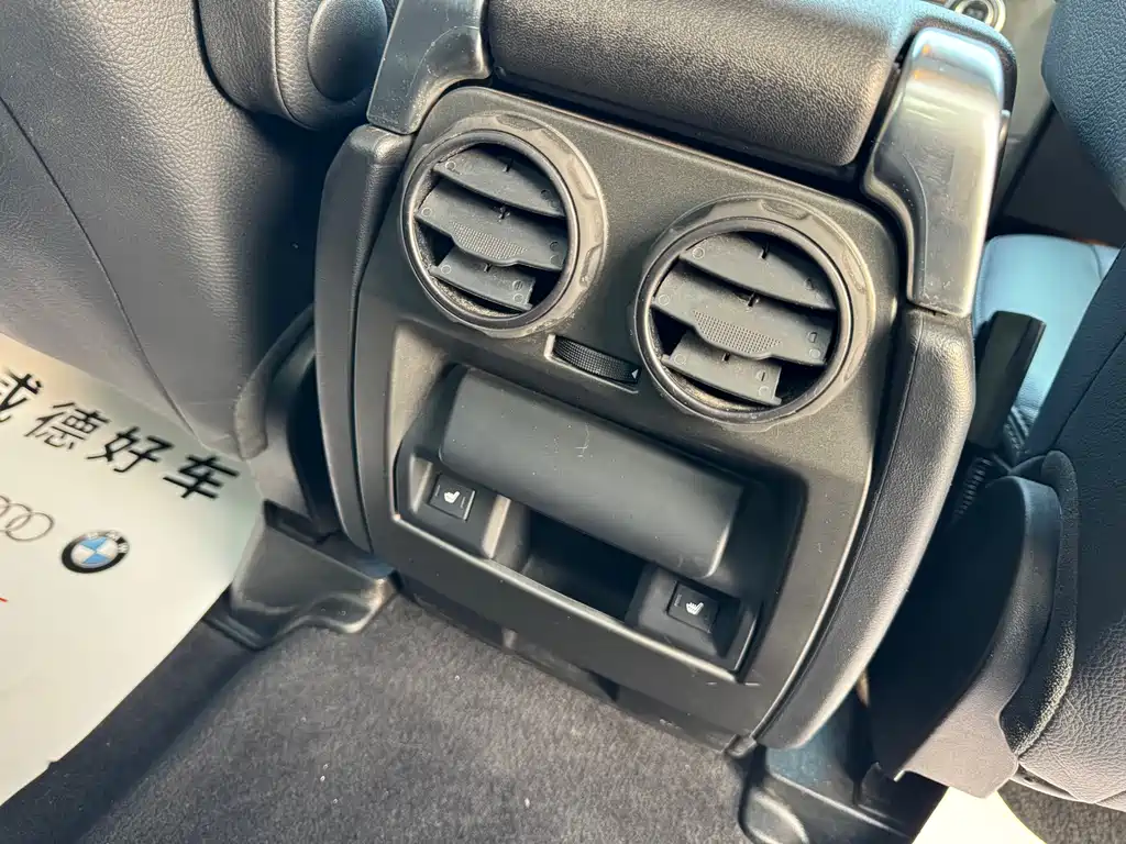 Land Rover Discovery 2015 — фото 16