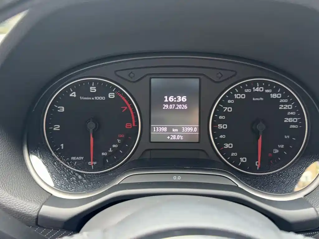 Audi Q2L 2023
