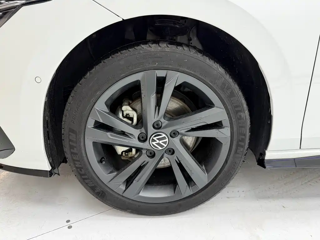 Volkswagen Golf 2021