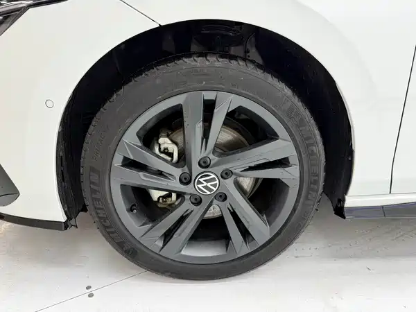 Volkswagen Golf 2021