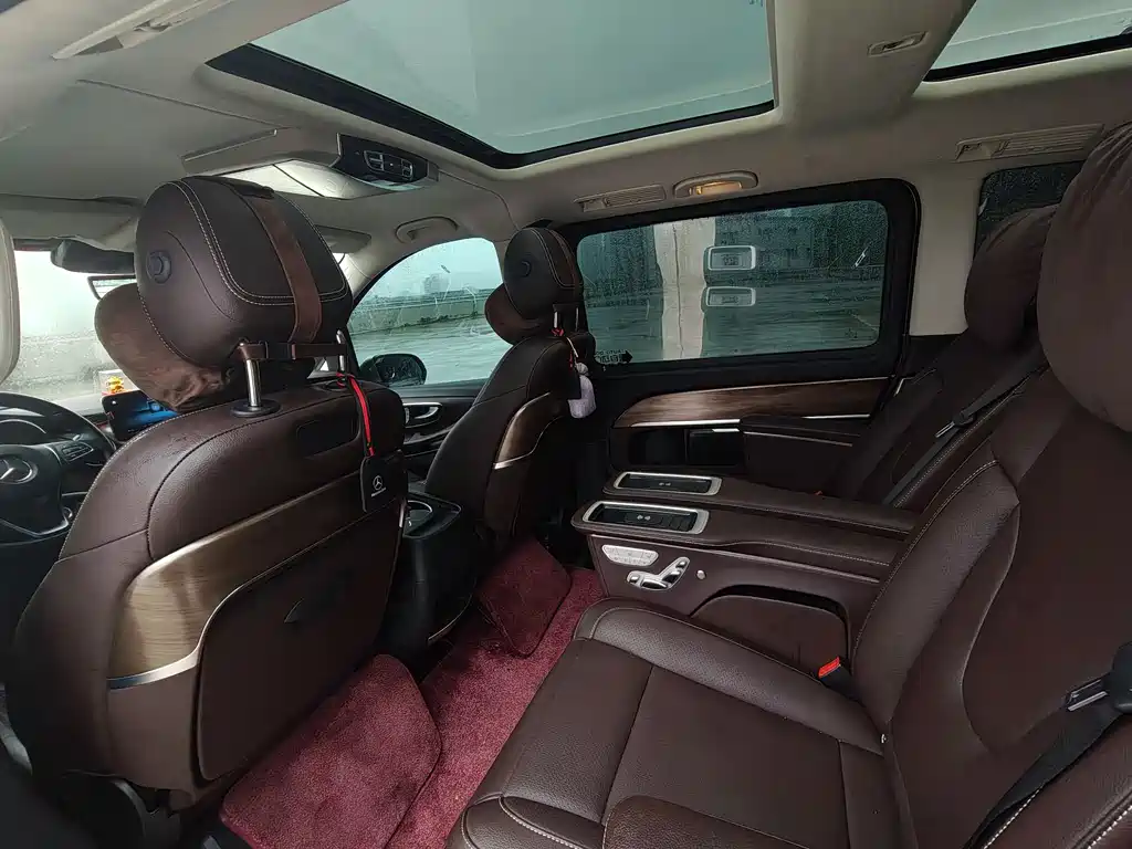 Mercedes-Benz V-Class 2023 — фото 25