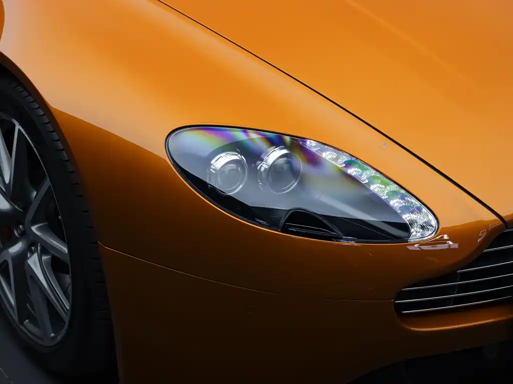 Aston Martin V8 Vantage 2013 — фото 24