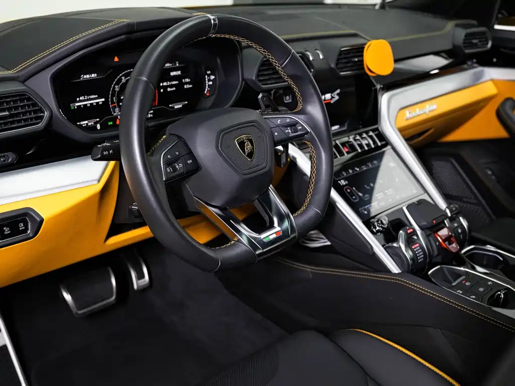 Lamborghini Urus 2023 — фото 14