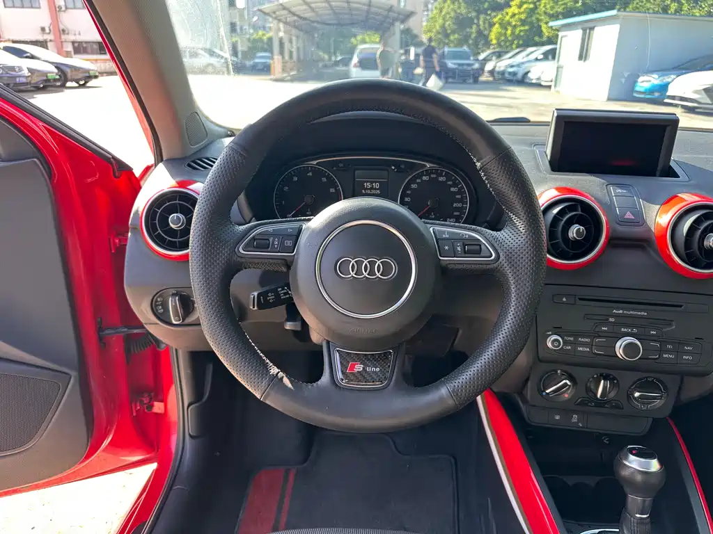 Audi A1 2014 — фото 13