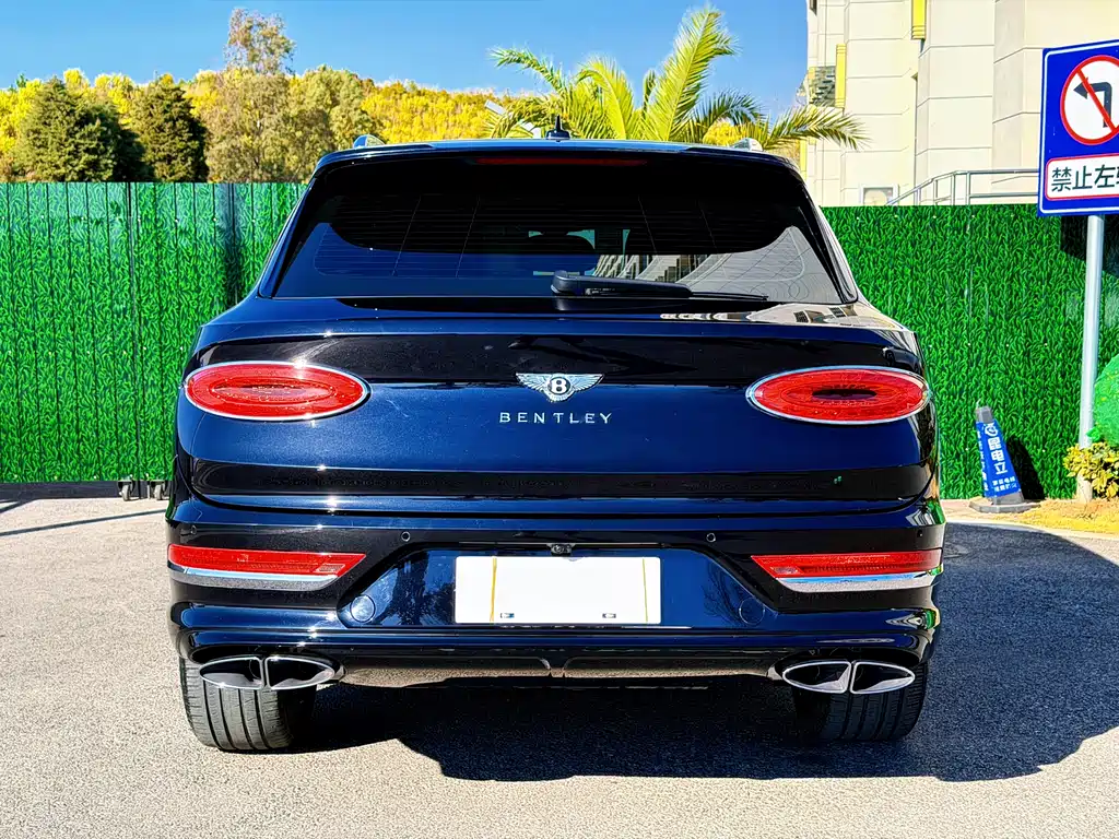 Bentley Bentayga 2021 — фото 9