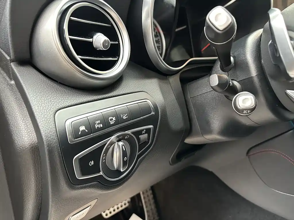 Mercedes-Benz GLC AMG 2018 — фото 17