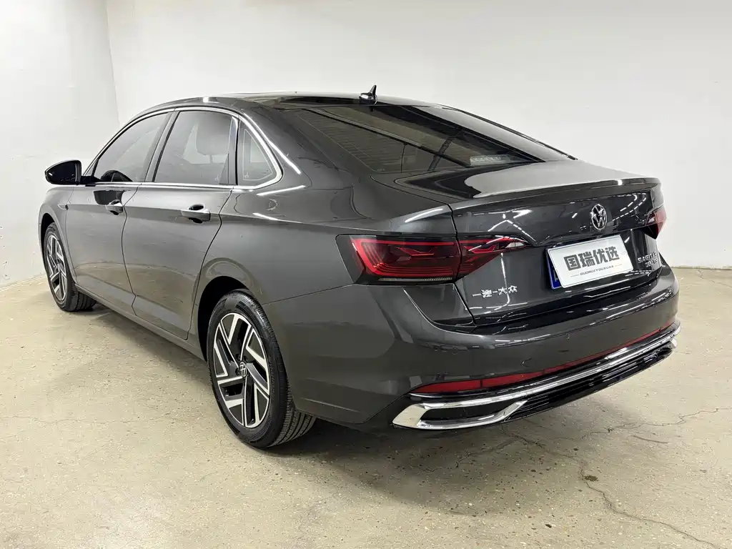 Volkswagen Sagitar 2022
