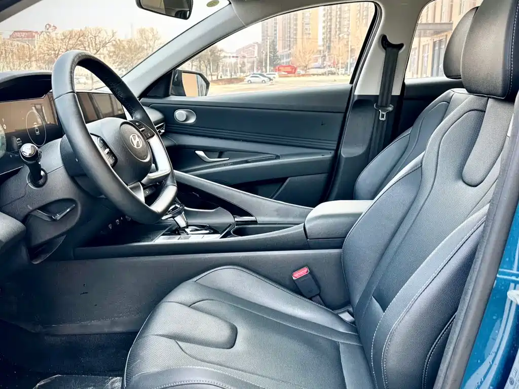 Hyundai Elantra 2023 — фото 10