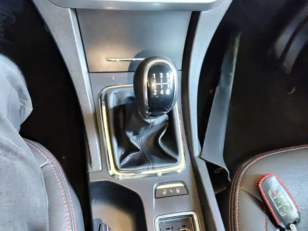 Geely Emgrand 2015 — фото 14