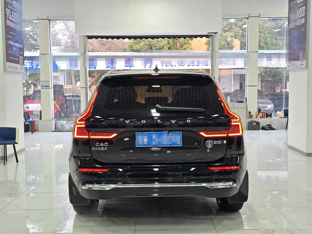 Volvo XC60 2022 — фото 15
