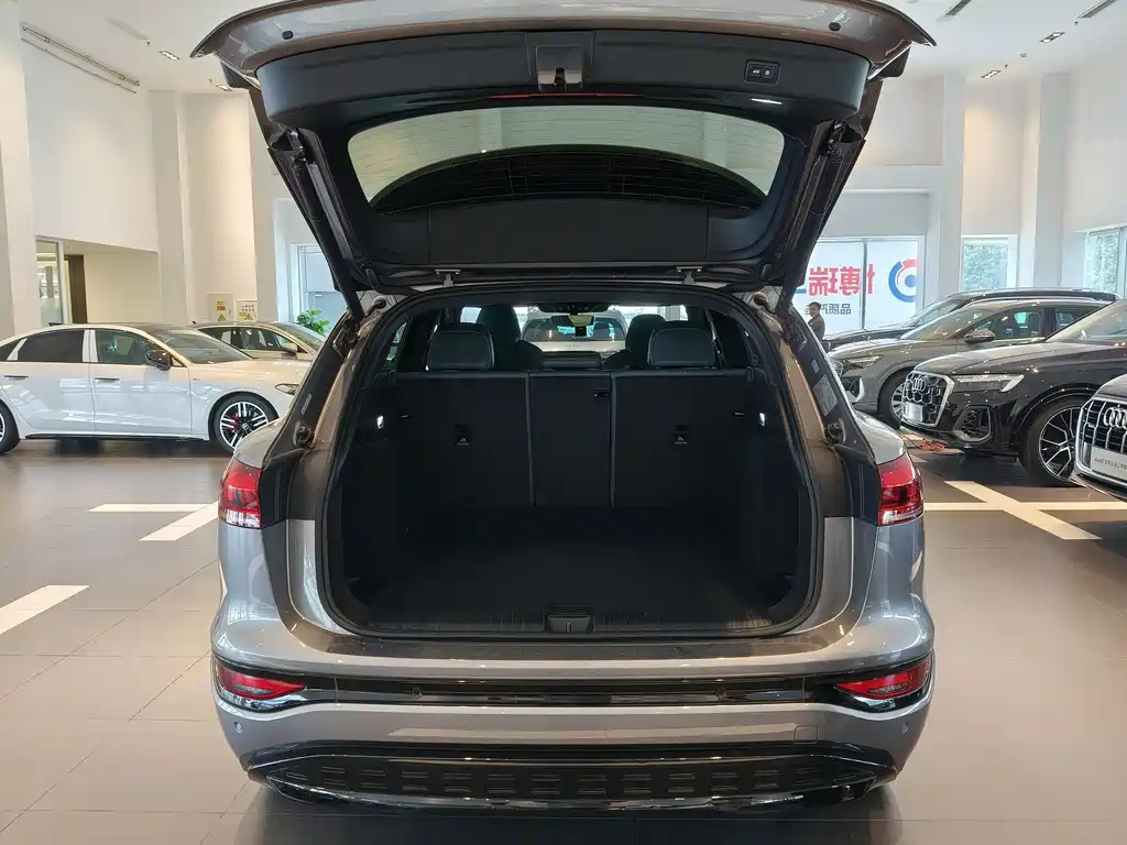 Audi Q6L E-Tron 2025 — фото 12