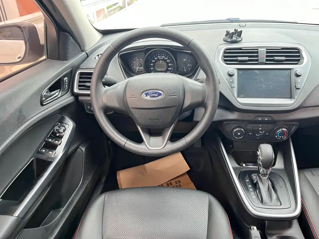 Ford Escort 2019 — фото 12