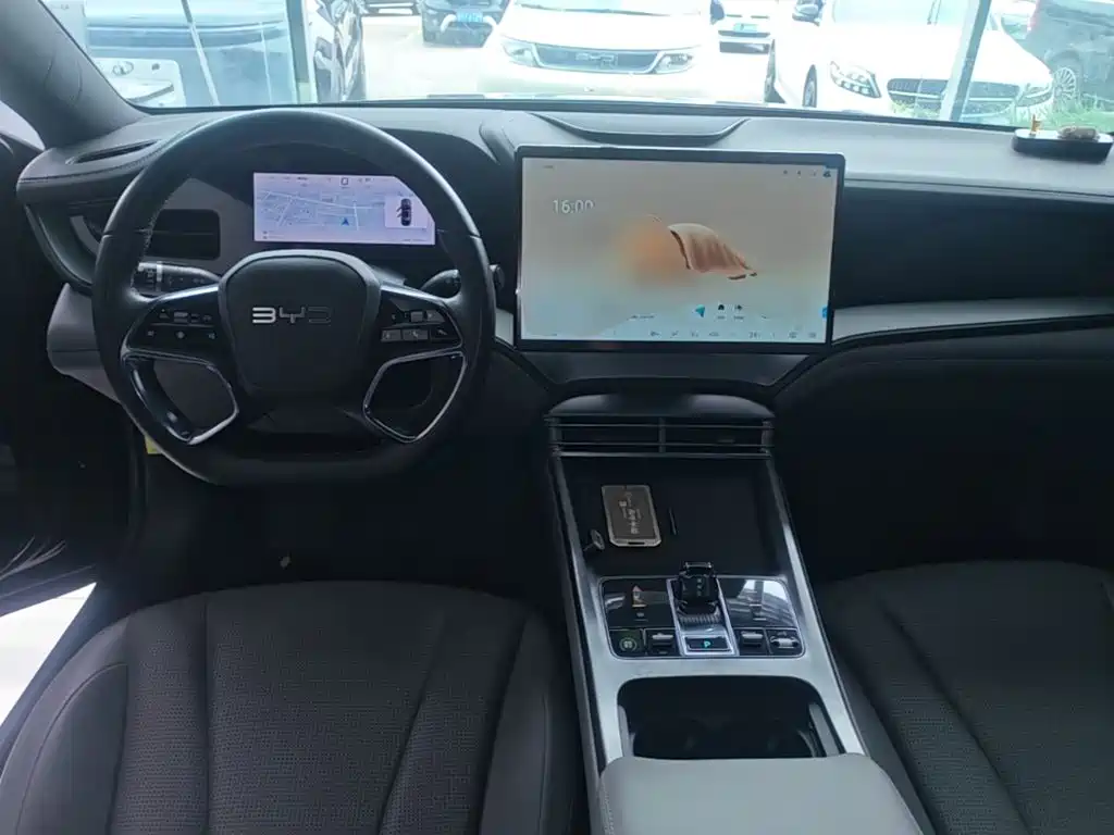 BYD Seal 07 DM-i 2025 — фото 10