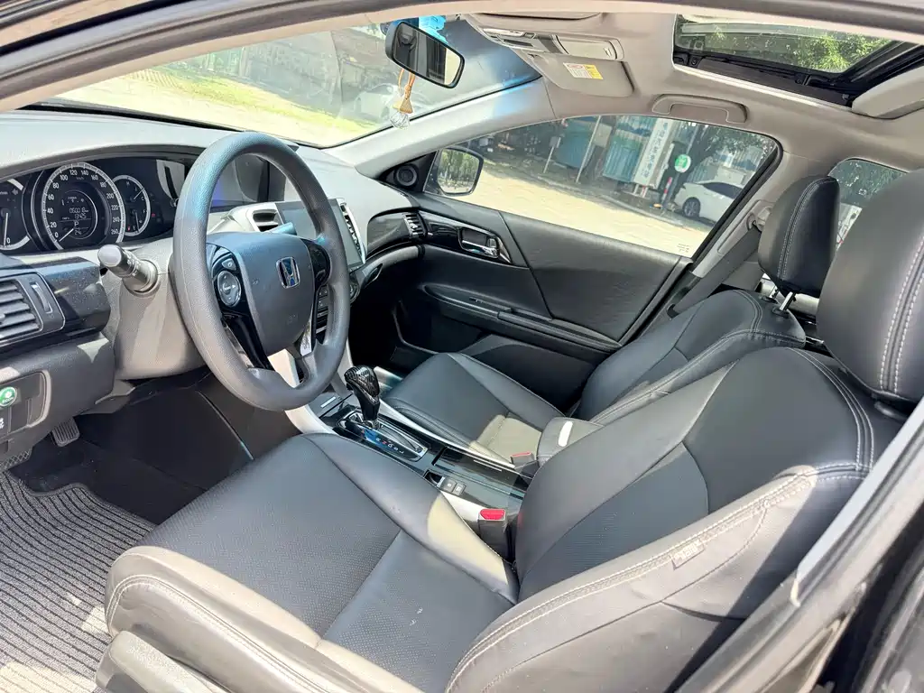 Honda Accord 2018 — фото 9