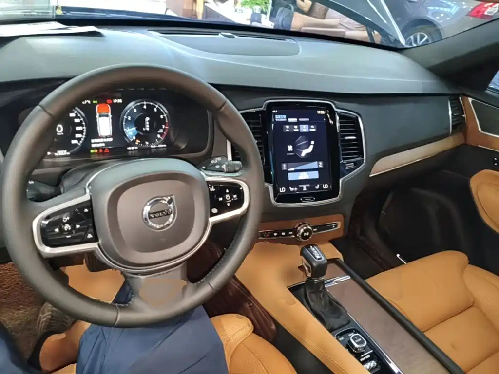 Volvo XC90 2017 — фото 10