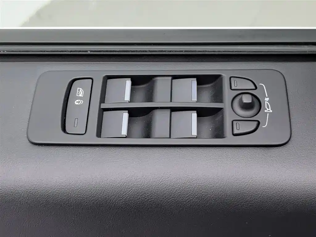 Land Rover Discovery Sport 2020 — фото 9