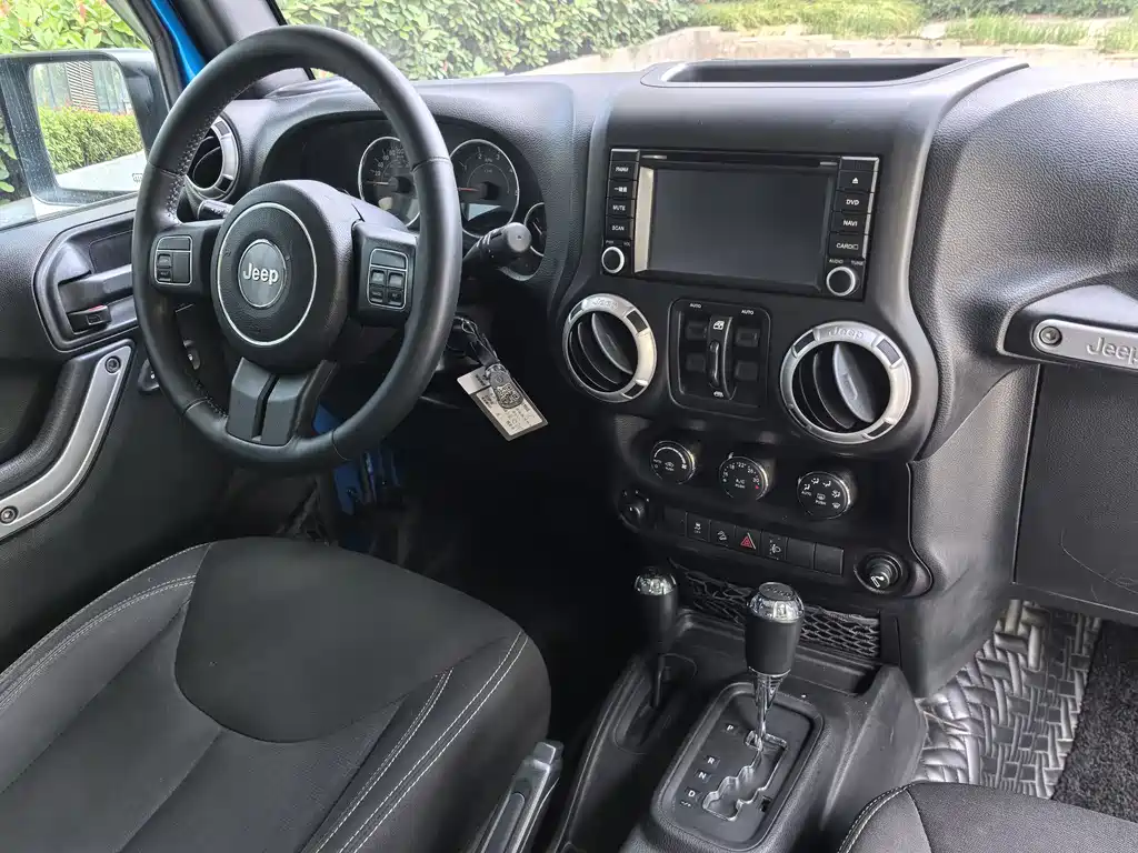 Jeep Wrangler 2016 — фото 15