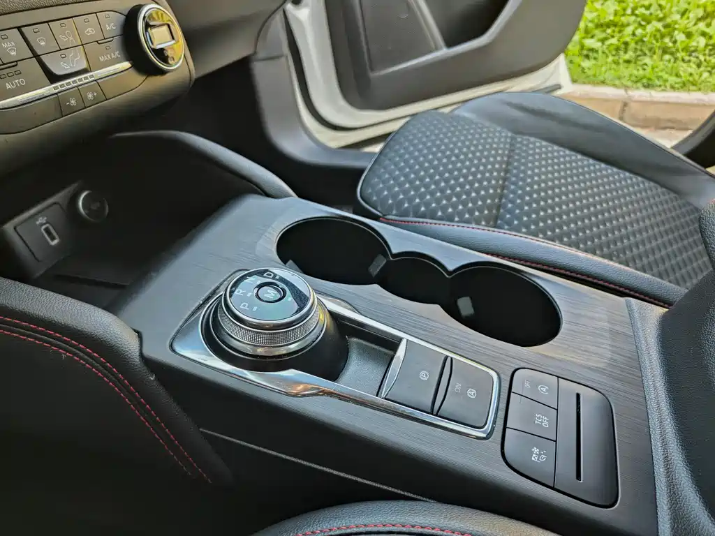 Ford Focus 2020 — фото 16