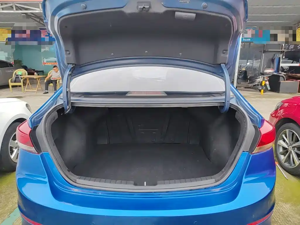 Hyundai Elantra 2019 — фото 19