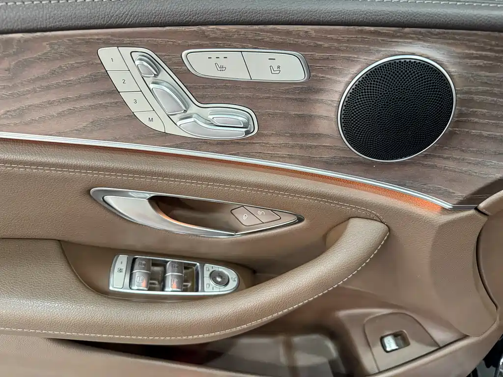 Mercedes-Benz E-Class 2021 — фото 19