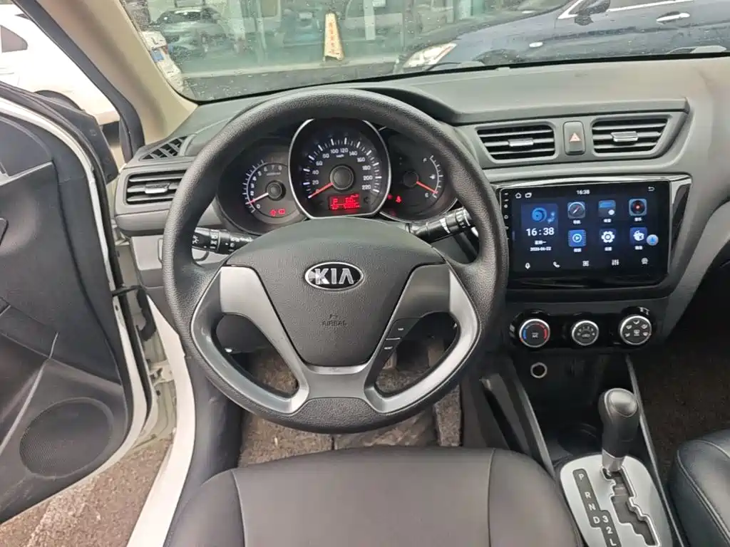 Kia K2 2016 — фото 11