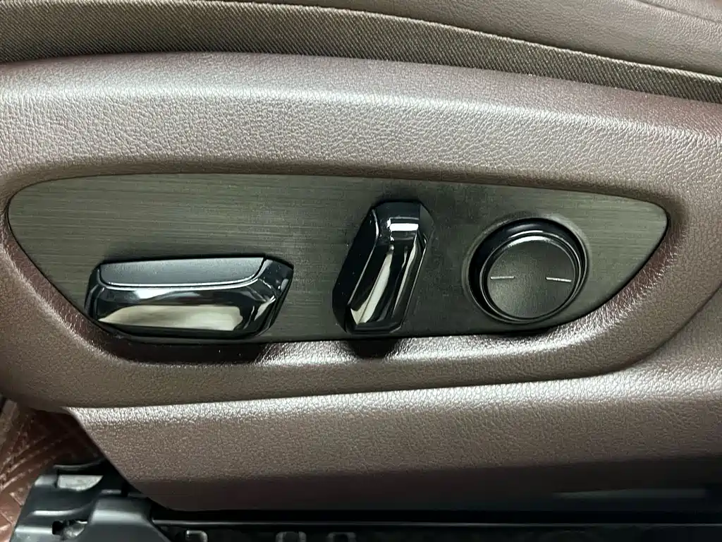 Lexus ES 2020 — фото 20