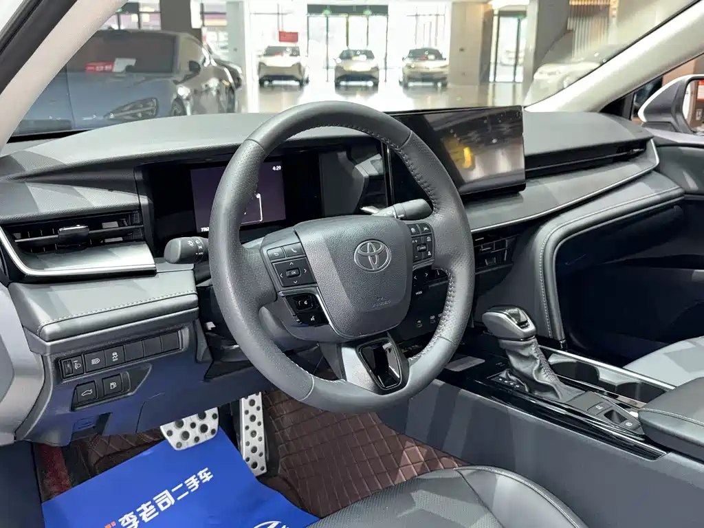 Toyota Camry 2025 — фото 9