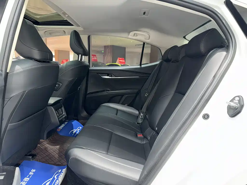 Toyota Camry 2025 — фото 18