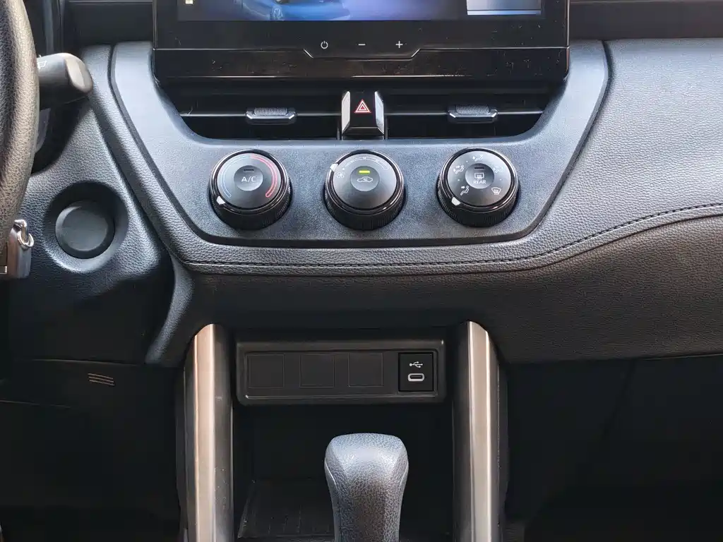 Toyota Corolla Cross 2023 — фото 15