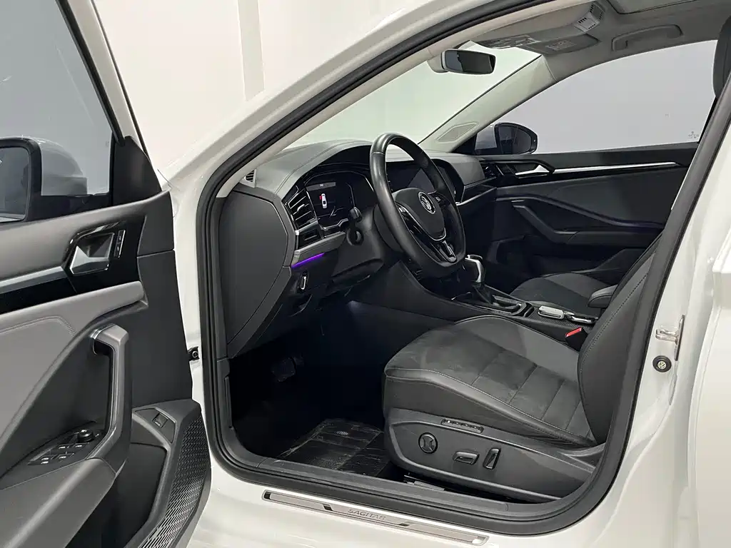 Volkswagen Sagitar 2021