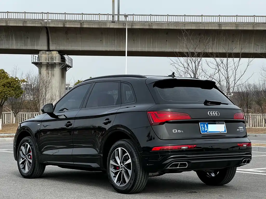 Audi Q5L 2024 — фото 7