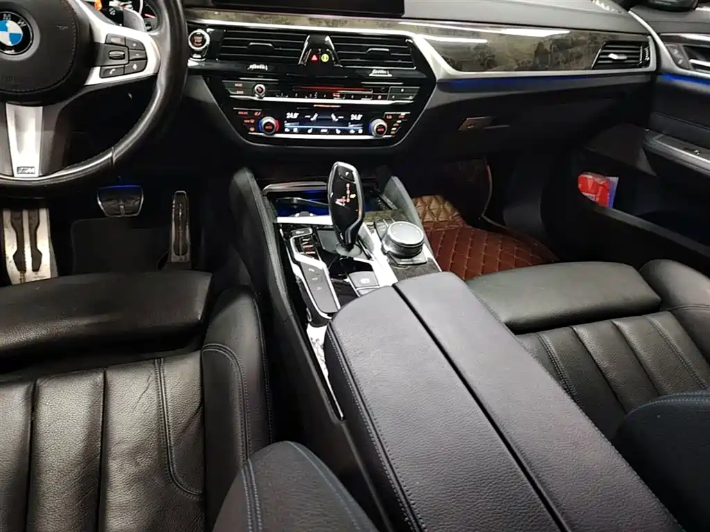 BMW 6 Series GT 2018 — фото 14