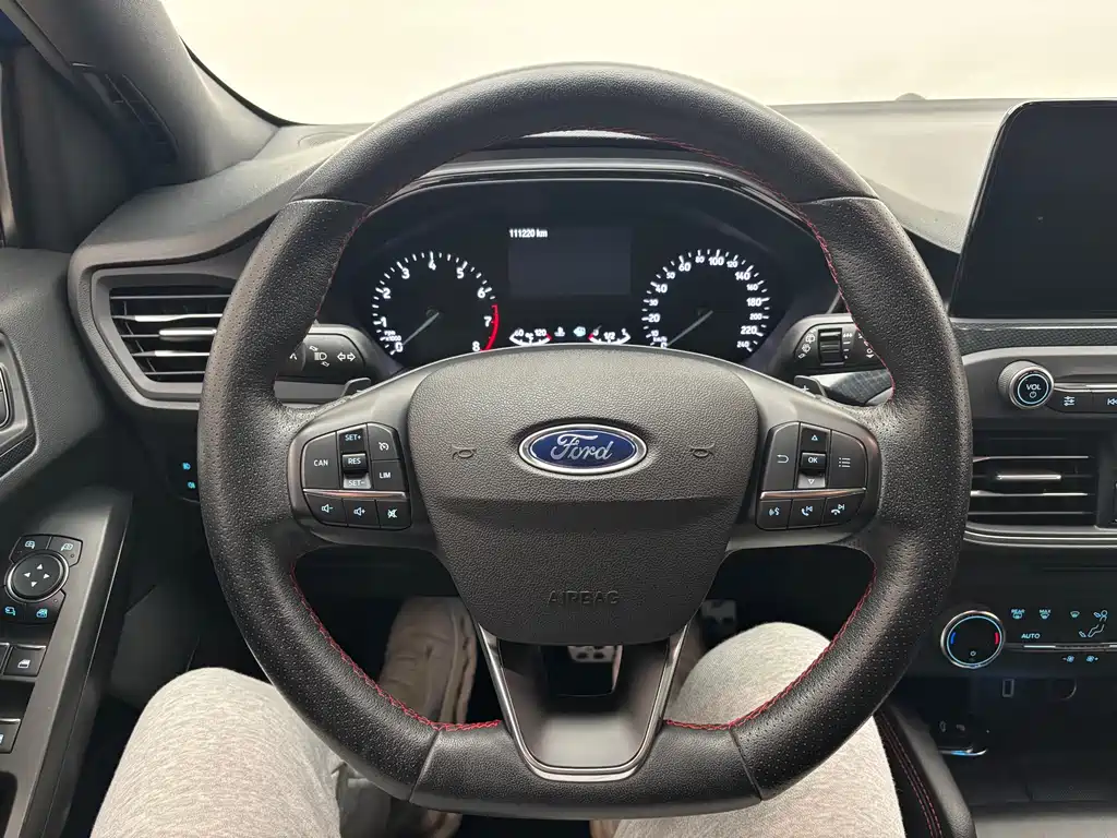 Ford Focus 2020 — фото 15