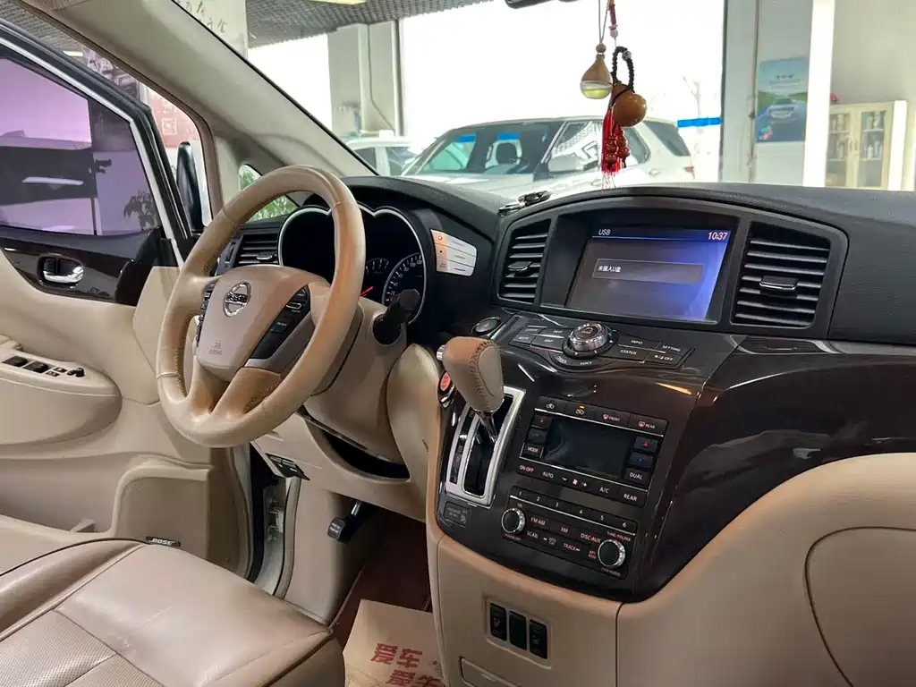 Nissan Quest 2017 — фото 16
