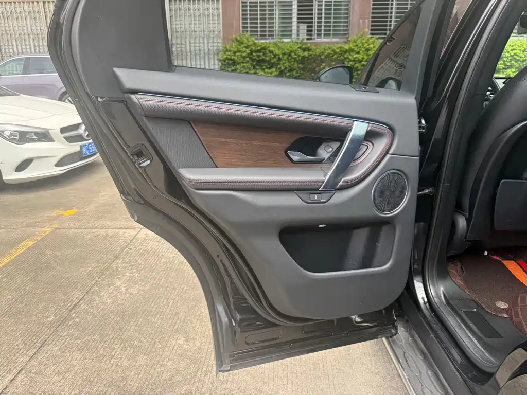 Land Rover Discovery Sport 2022 — фото 10