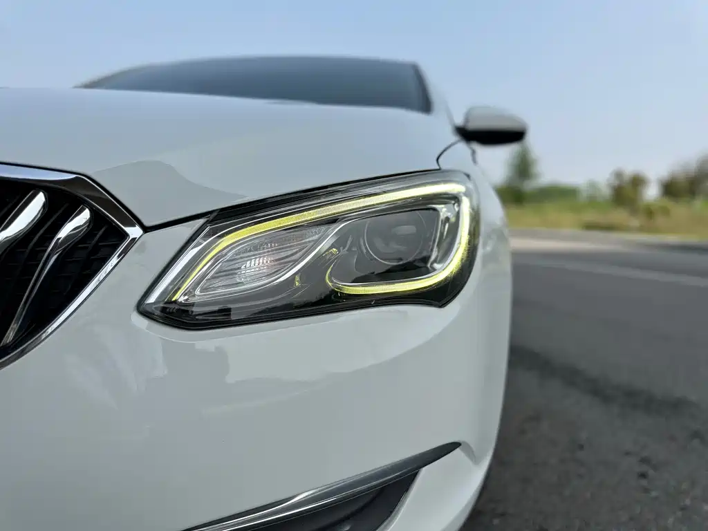 Buick Excelle 2015 — фото 3