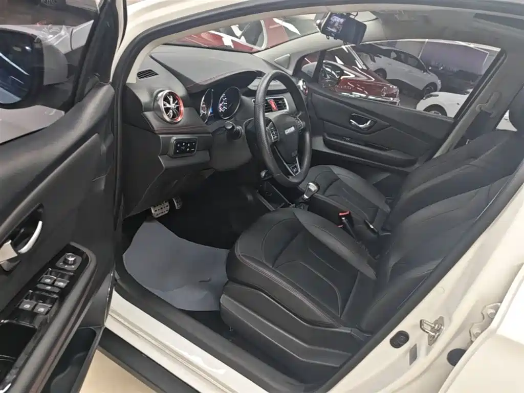 Haval H1 2017 — фото 16