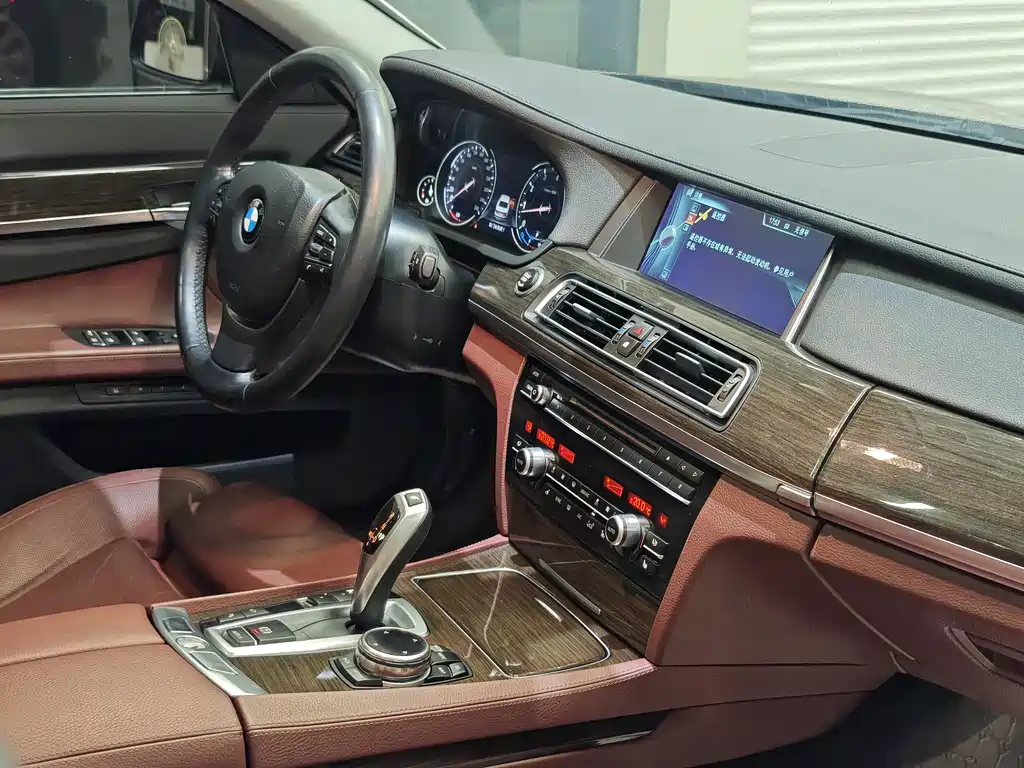BMW 7 Series 2014 — фото 11