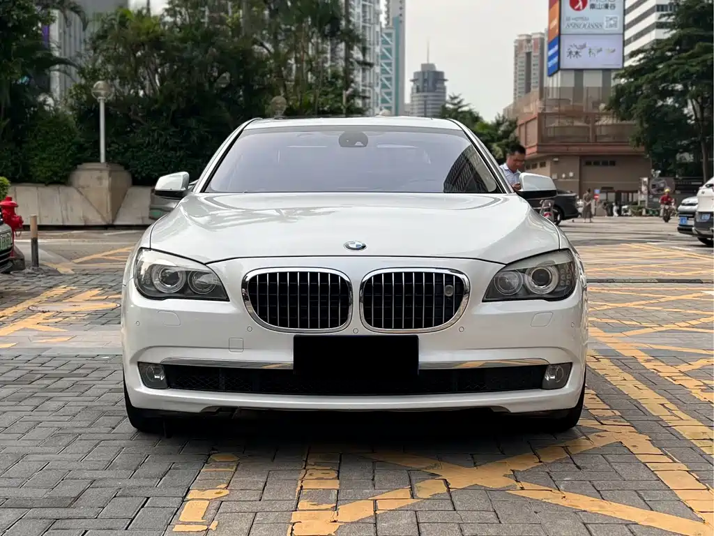 BMW 7 Series 2013 — фото 2