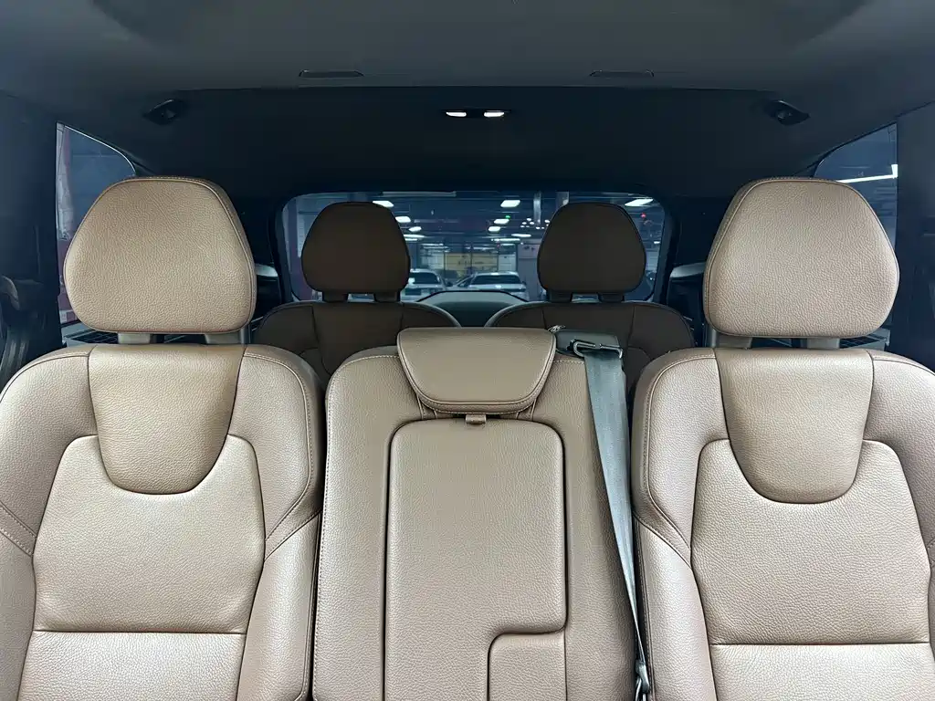 Volvo XC90 2023 — фото 10