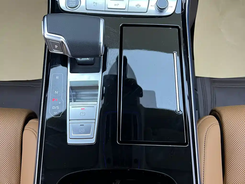 Audi A8 2023 — фото 33