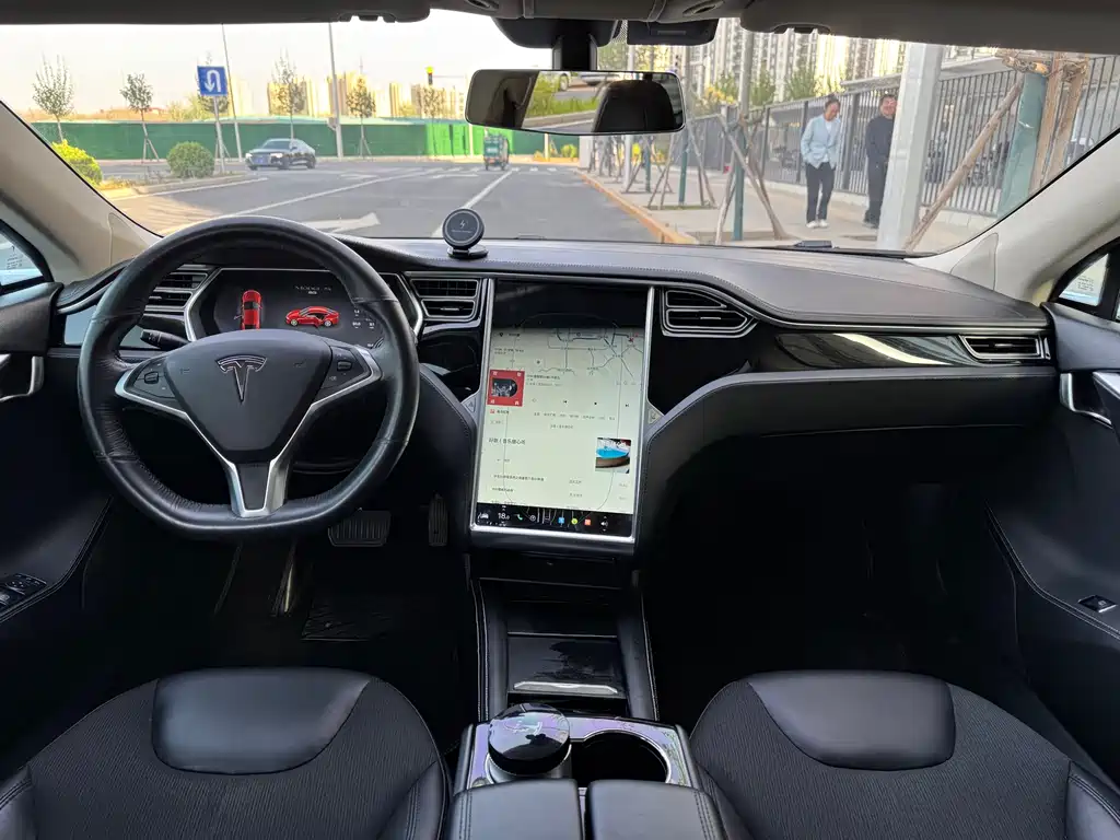 Tesla Model S 2014 — фото 11