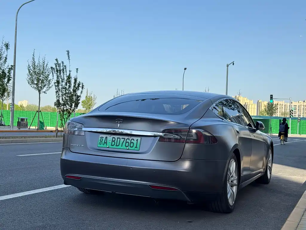 Tesla Model S 2014 — фото 22