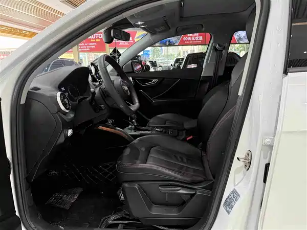 Audi Q2L 2023