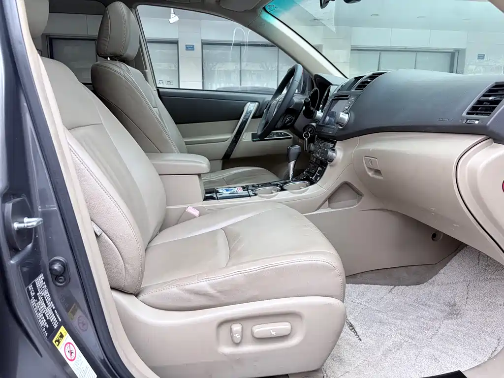Toyota Highlander 2010 — фото 13
