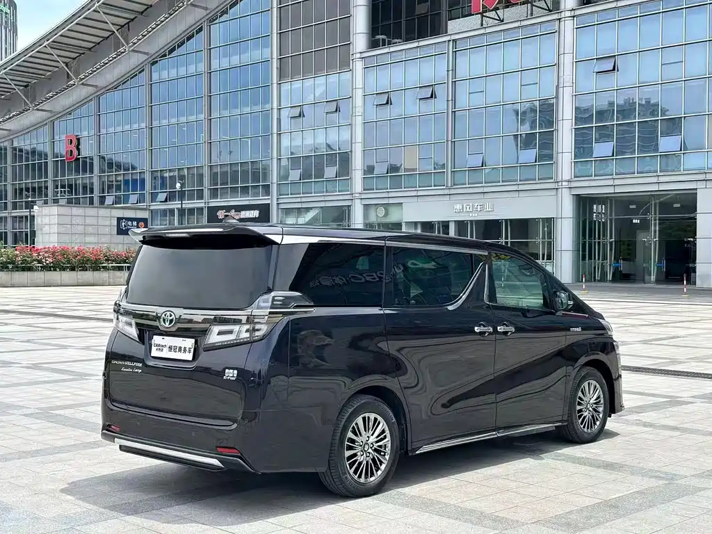 Toyota Vellfire 2023 — фото 7