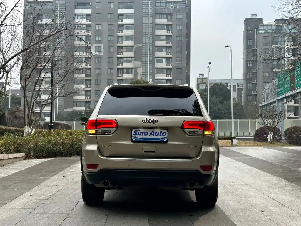 Jeep Grand Cherokee 2017 — фото 9