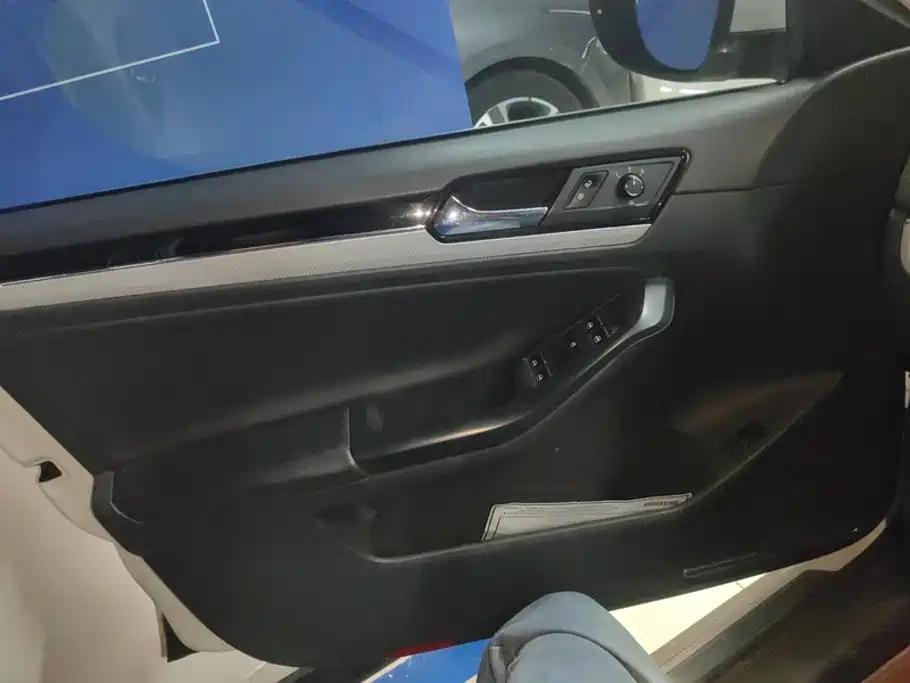 Volkswagen Sagitar 2016