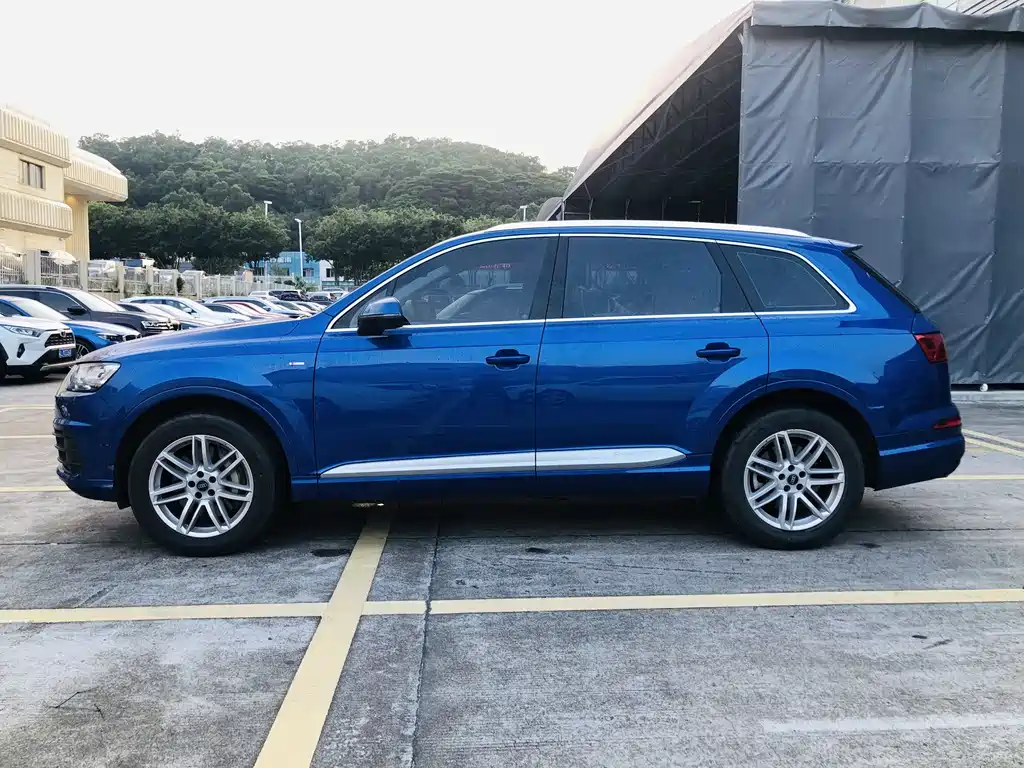 Audi Q7 2018 — фото 8