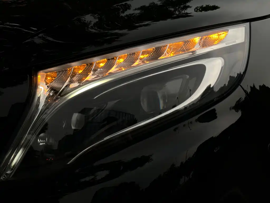 Mercedes-Benz V-Class 2022 — фото 16